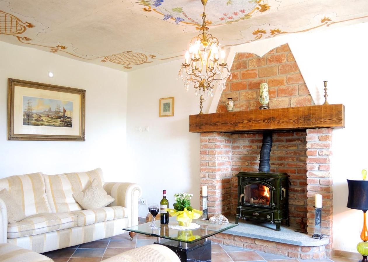Casa Del Roseto Bed & Breakfast Belveglio Exterior photo